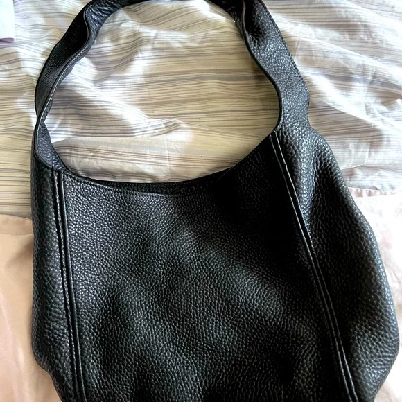 Auxiliary Bags Aritzia Auxiliary Black Silo Hobo Tote Bag
